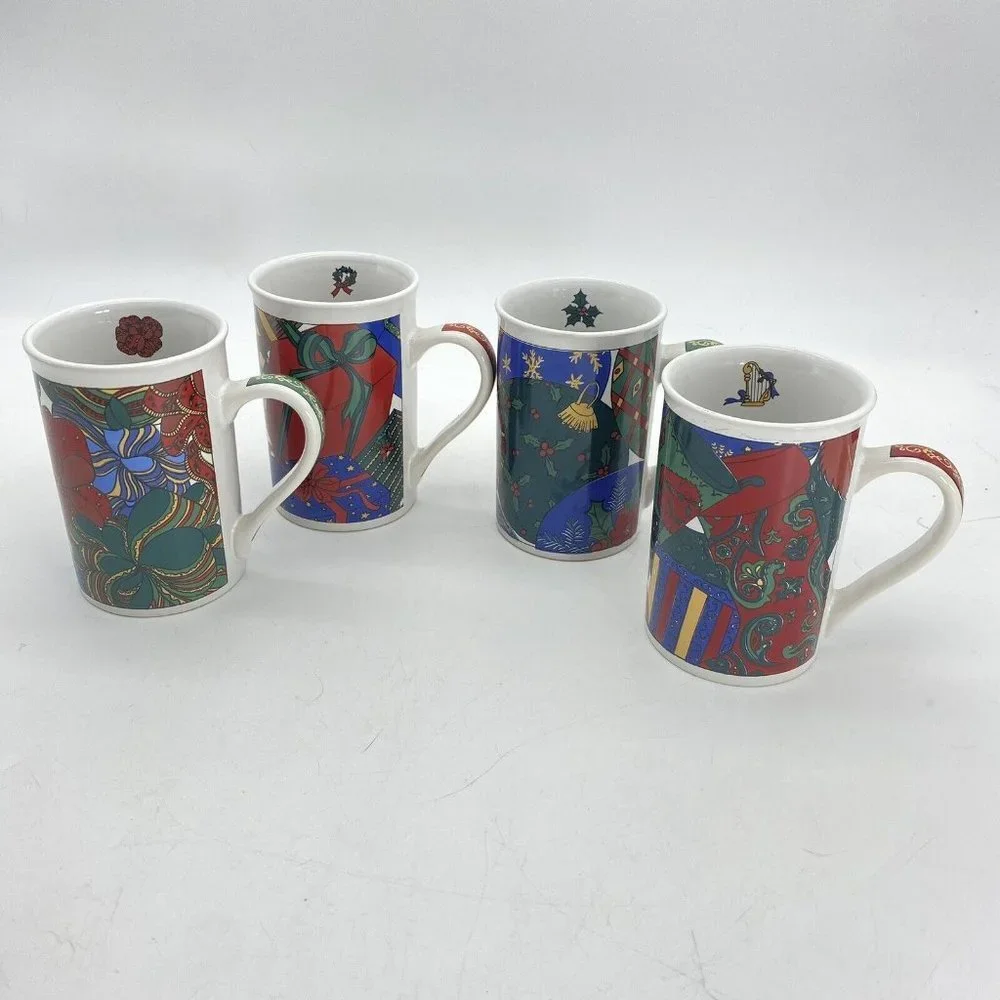 VTG 90s Christmas Porcelain Mug Set of 4 Metal Wicker Caddy‎ Holiday Festive Y2K